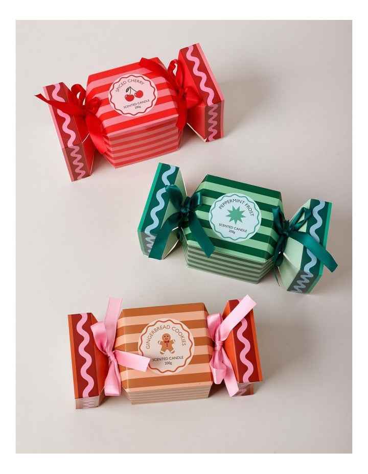 Holiday Magic Gingerbread Candle 200g in Red