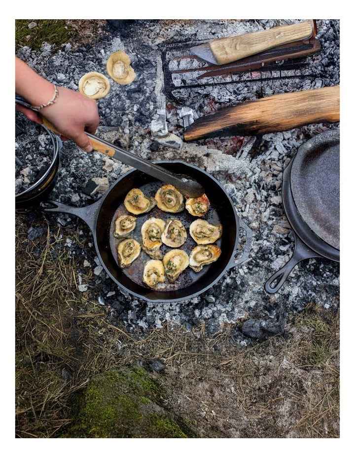 Cast Iron Skillet With Helper Handle 33cm in Black