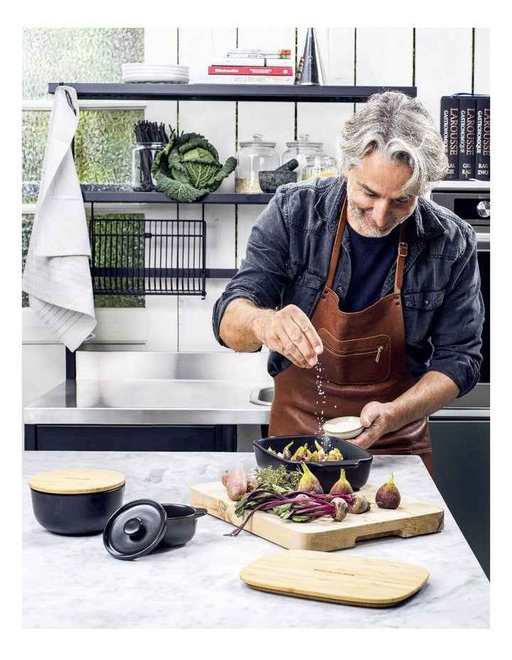 Small Baker Stoneware in Black