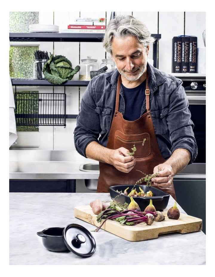 Small Baker Stoneware in Black