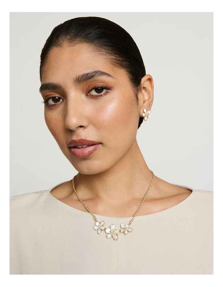 Jasmine Flower Necklace in Pearl