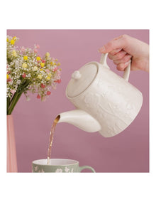The Meadow Teapot 15 x 23 x 13cm/800ml in Cream