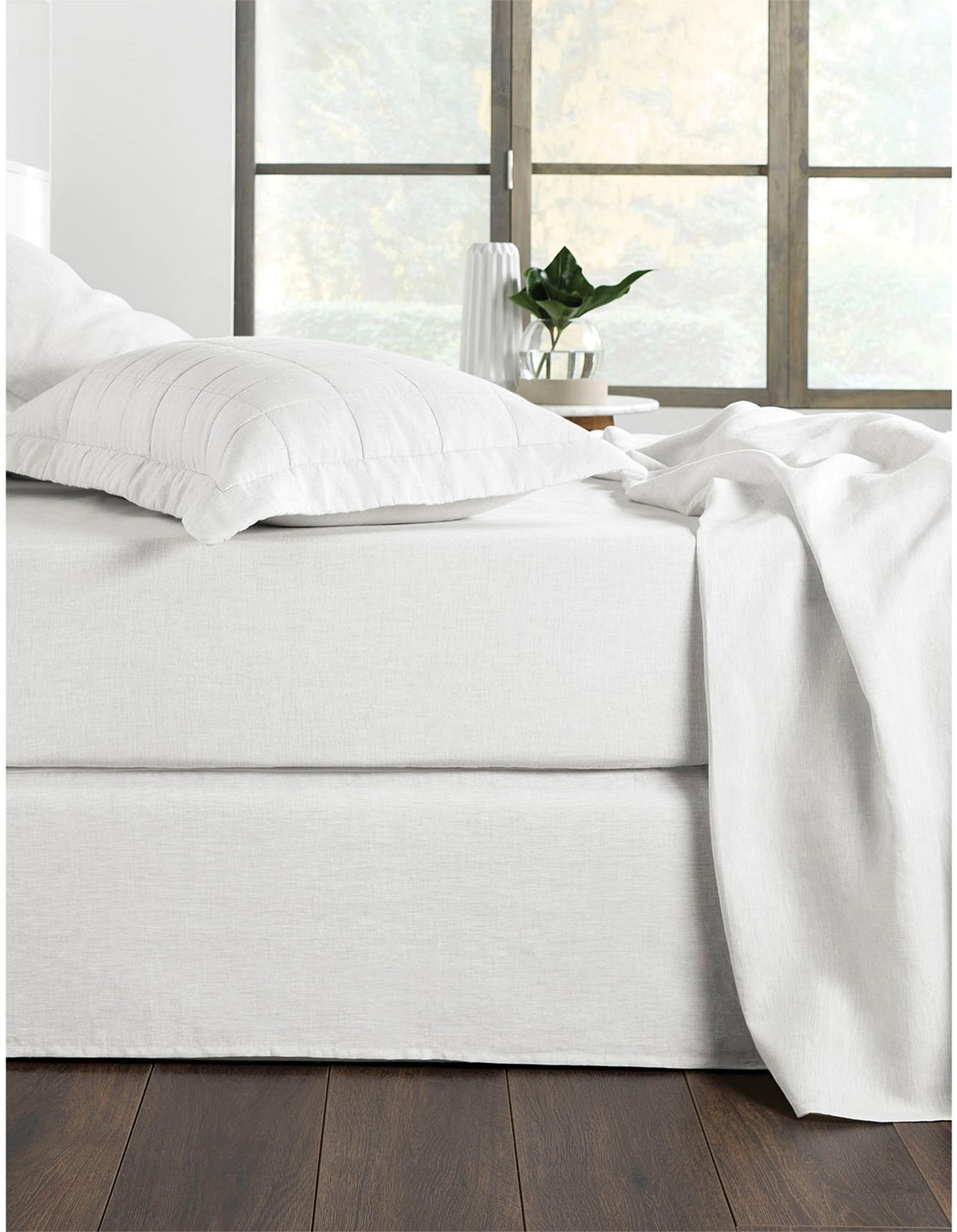 ABBOTSON KING BEDSKIRT IN WHITE