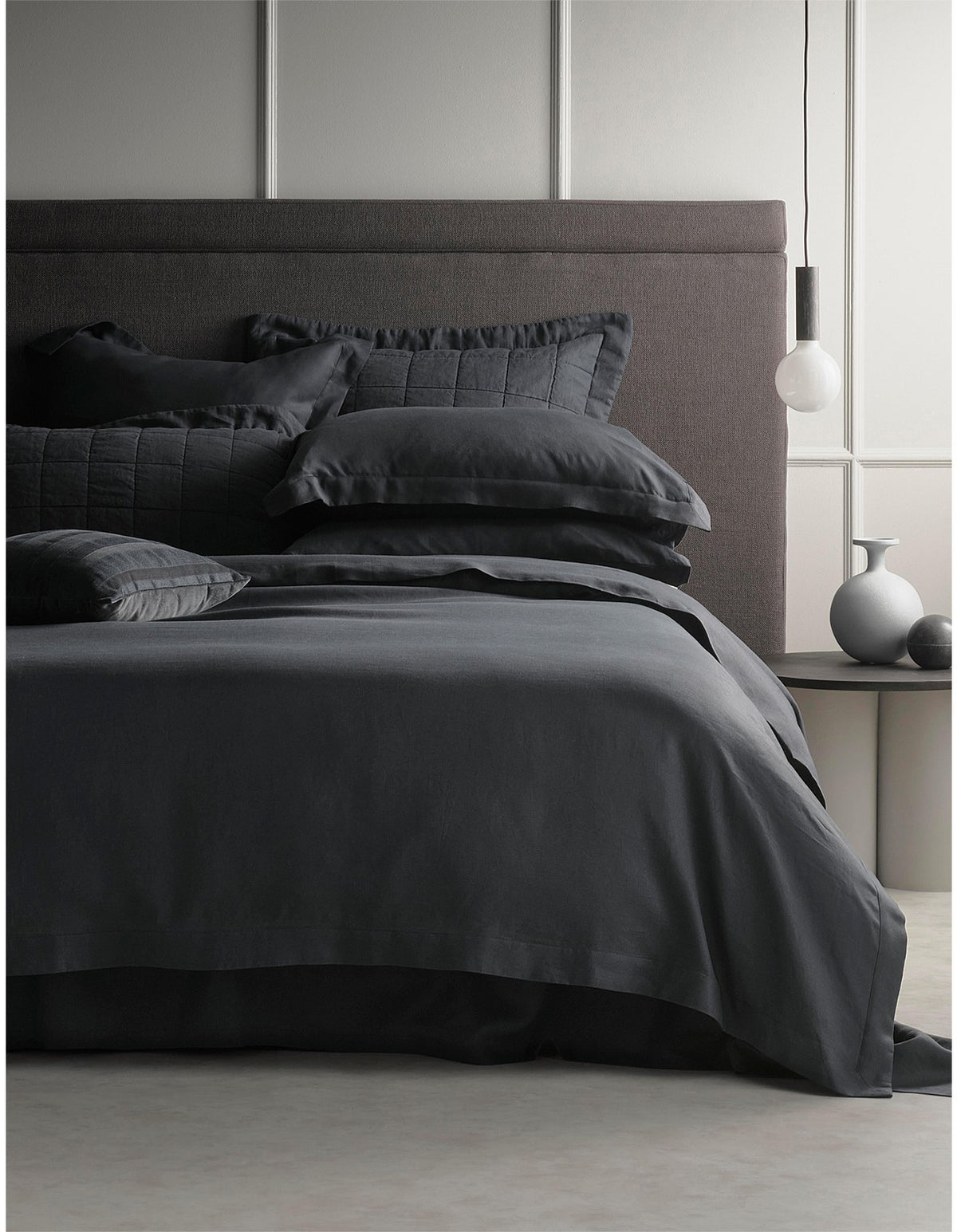 ABBOTSON QUEEN QUILT COVER IN CARBON