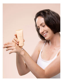 Peach Delight Repairing Hand Cream