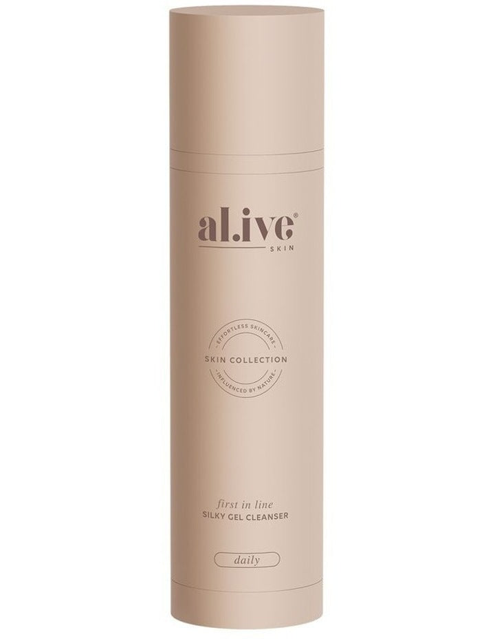 First In Line Silky Foaming Cleasner 100ml