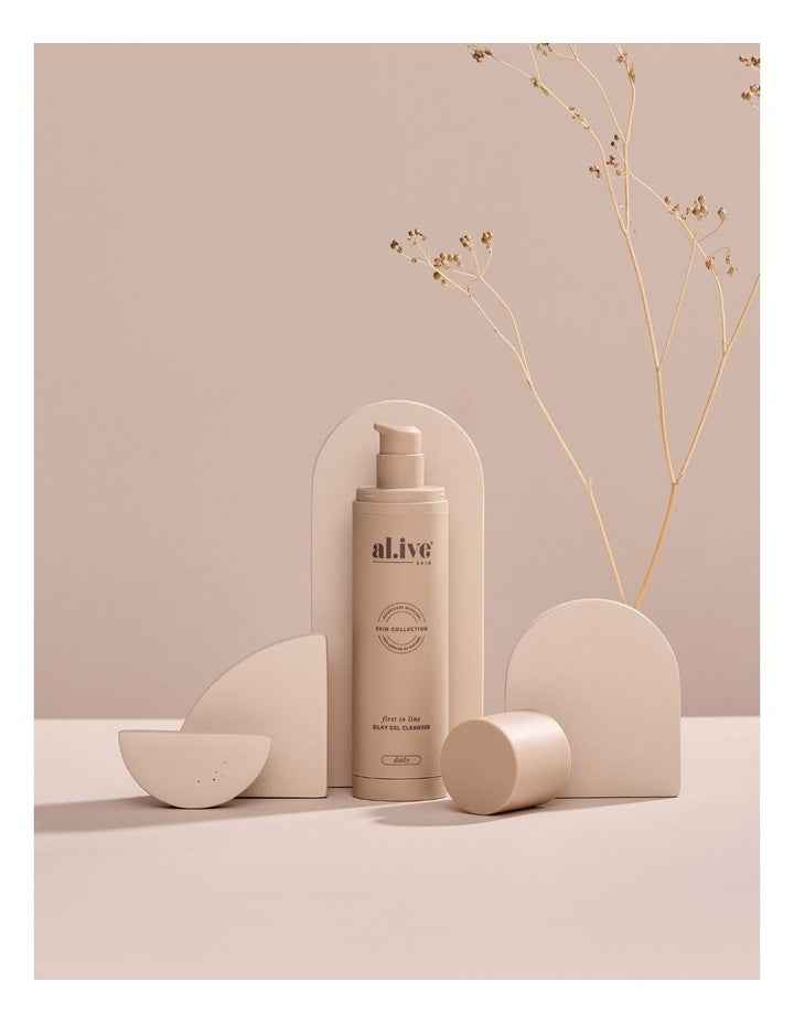 First In Line Silky Foaming Cleasner 100ml