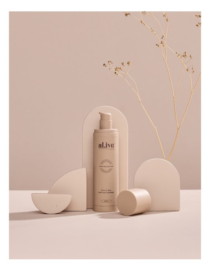 First In Line Silky Foaming Cleasner 100ml