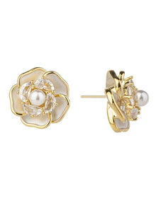 Flower Stud Earrings in Gold