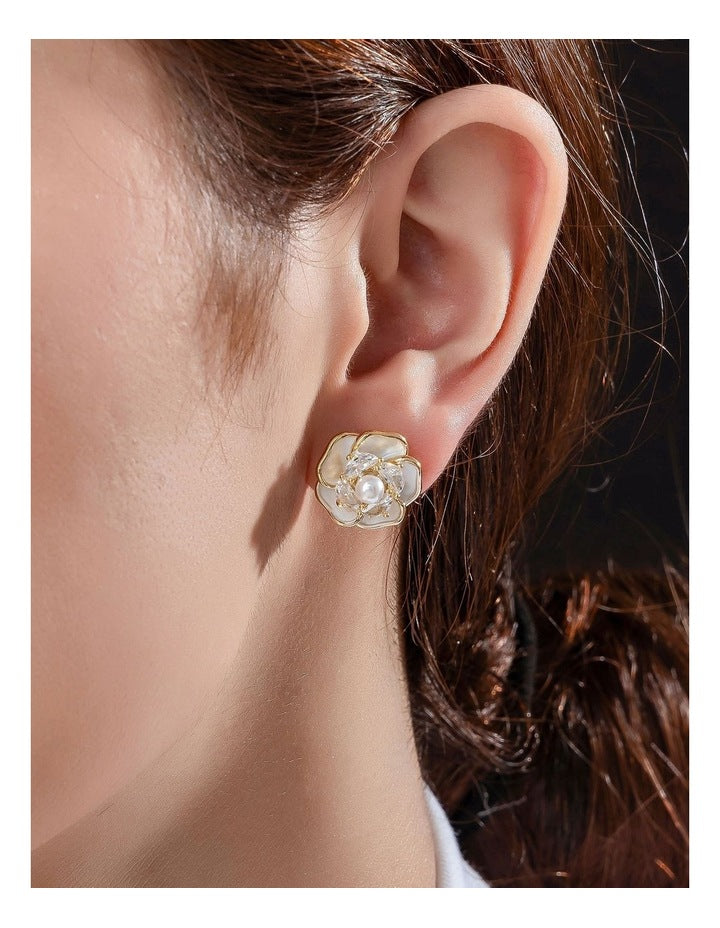 Flower Stud Earrings in Gold