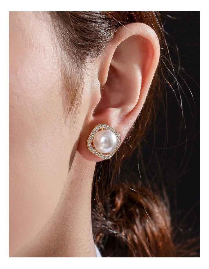 GJED022M - Pearl Stud Earrings in Gold