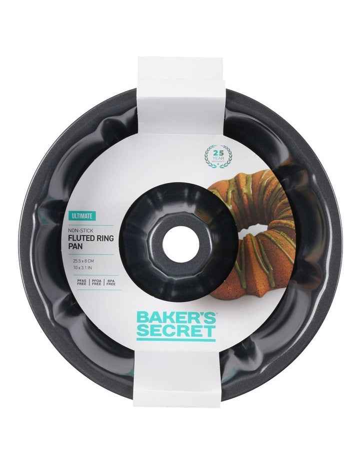 Ultimate Non-Stick Fluted Ring Cake Pan 23cm in Black