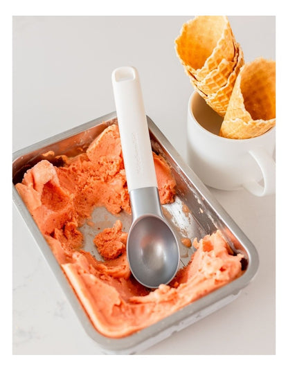 Ice Cream Scoop in Porcelain