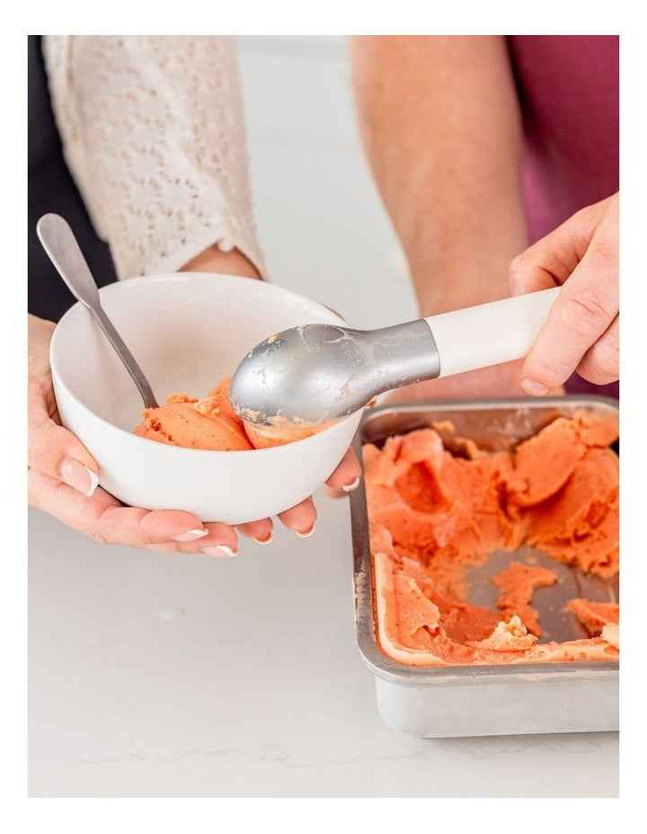 Ice Cream Scoop in Porcelain