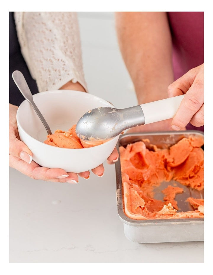 Ice Cream Scoop in Porcelain