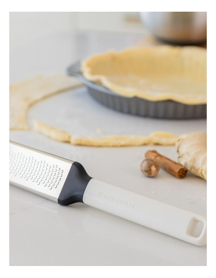 Fine Etched Grater in Porcelain