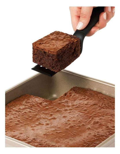 Cut & Serve Turner in Black