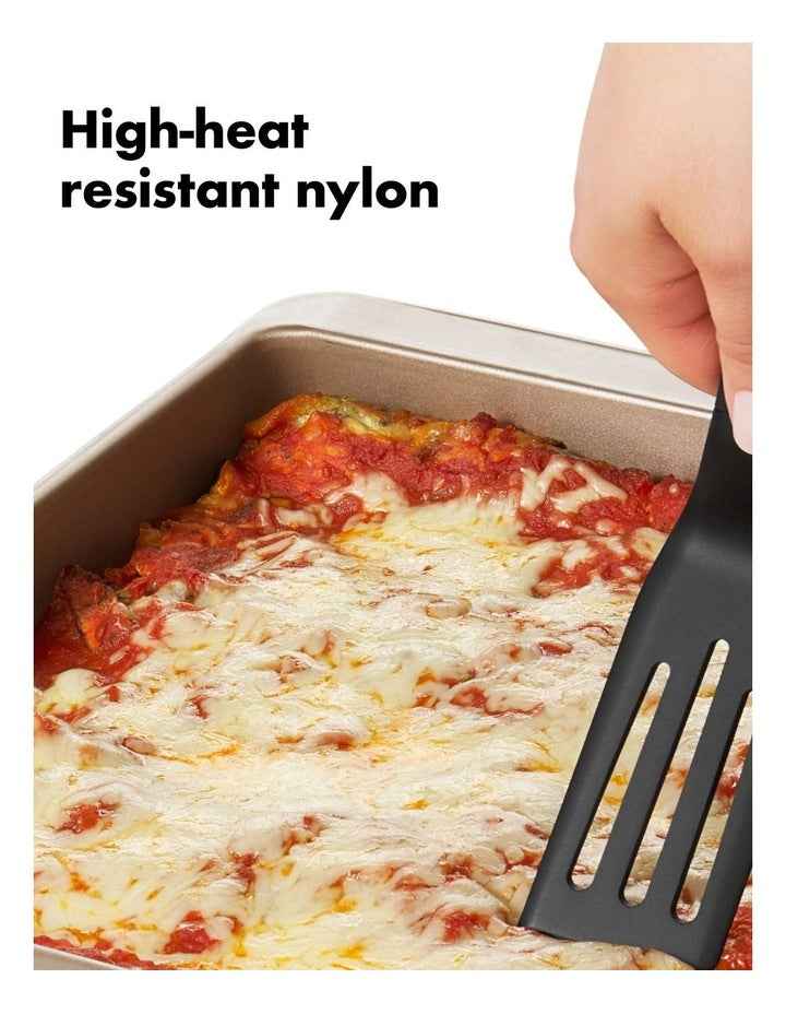 Cut & Serve Turner in Black