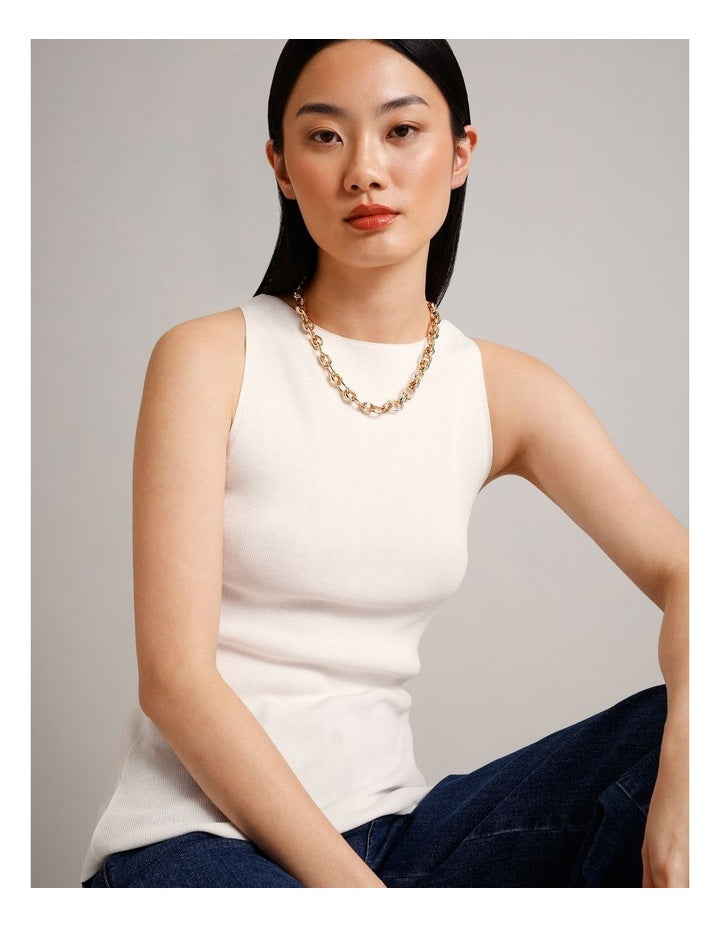 Circle Feature Necklace in Gold