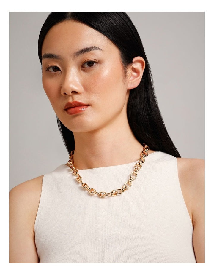 Circle Feature Necklace in Gold
