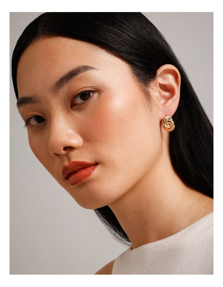 Interlocked Rings Earrings in Gold