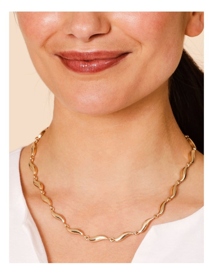 Wavy Necklace in Gold