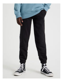 Essentials Trackpant in Black