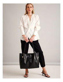Tam Leather Tote Bag in Black