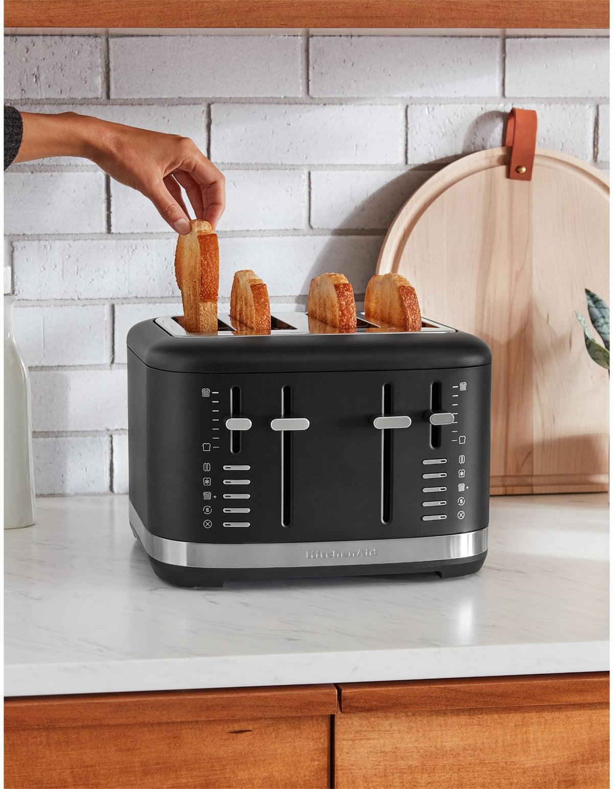 KMT4109 4 Slice Toaster Matte Black