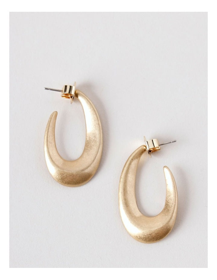 Curved Oval Hoop Earring in Gold