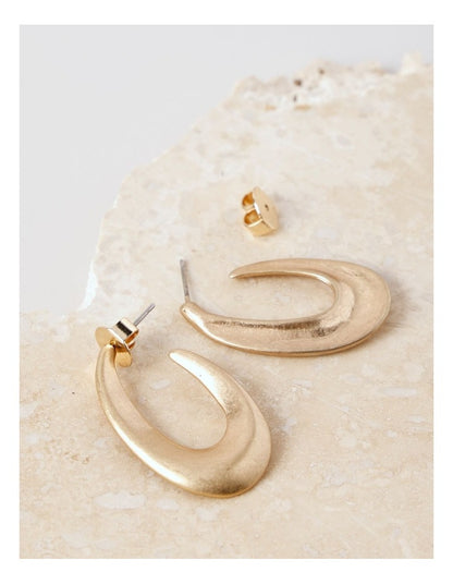 Curved Oval Hoop Earring in Gold