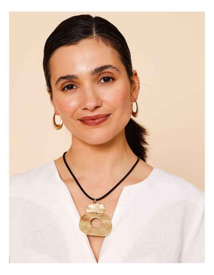 Open Circle Disc Pendant Necklace in Gold