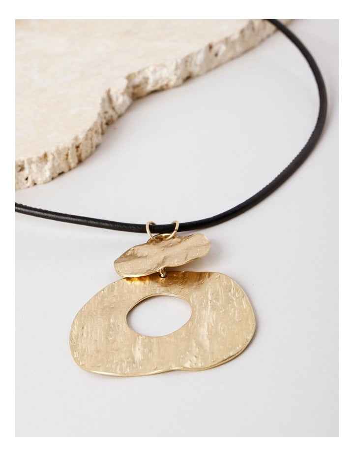 Open Circle Disc Pendant Necklace in Gold