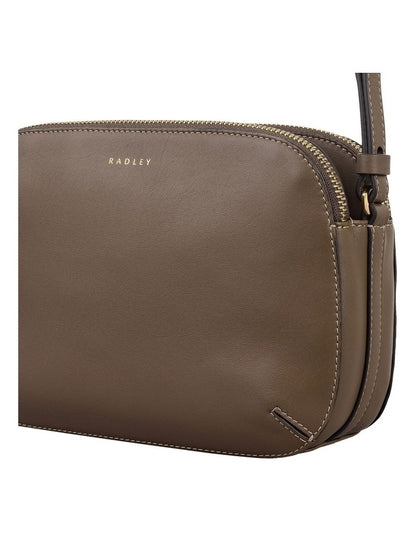 Dukes Place Icon Medium Crossbody Bag in Coffee
