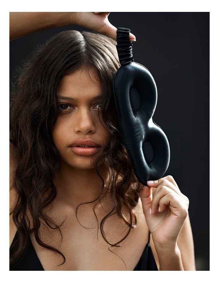 Pure Silk Contour Sleep Mask in Black