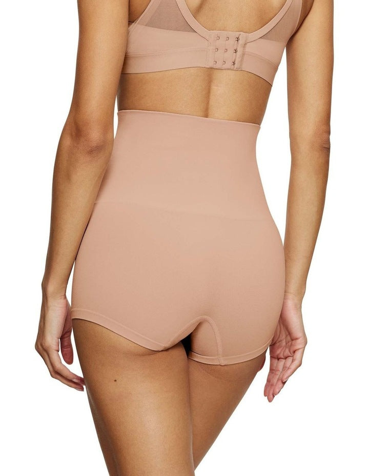 Soft Sculpt Shorts in Beige