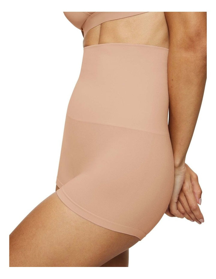 Soft Sculpt Shorts in Beige