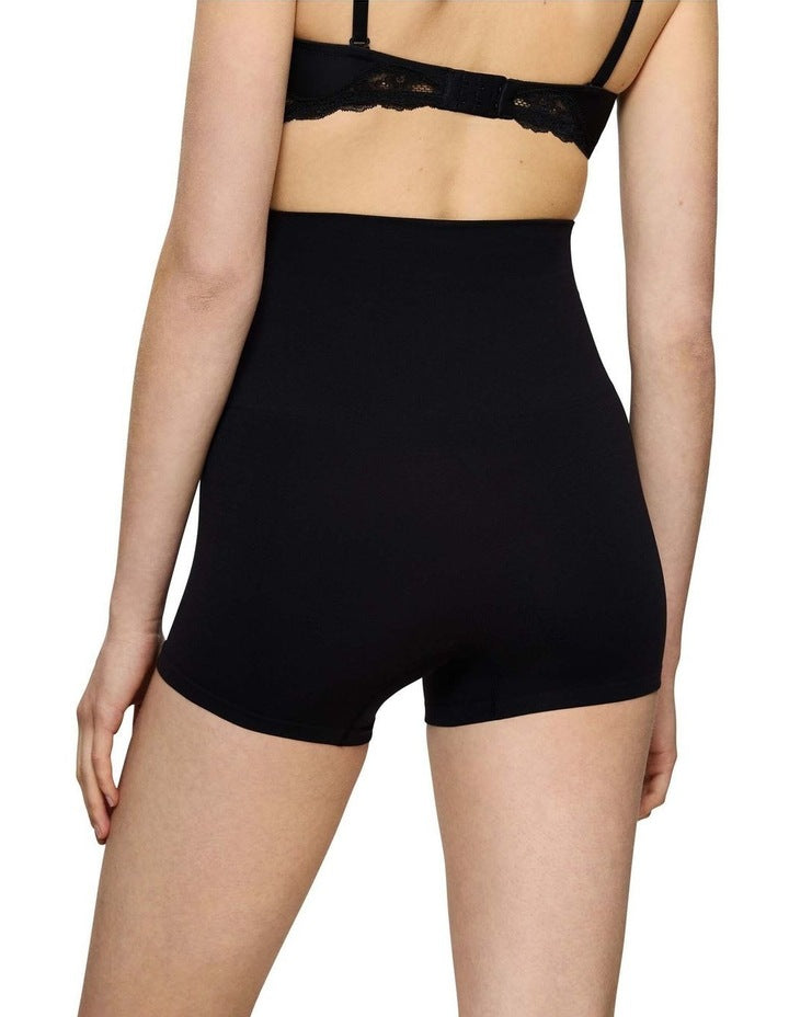 Soft Sculpt Shorts in Black