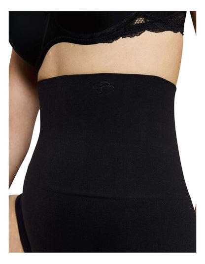 Soft Sculpt Shorts in Black