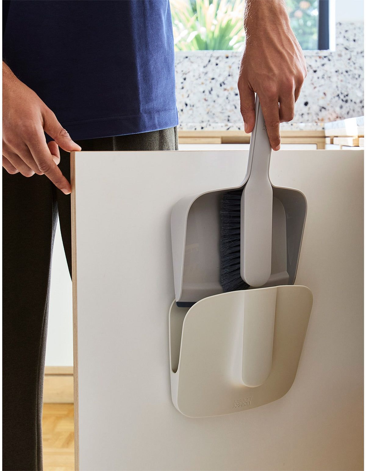 CLEANTECH WALL-MOUNTED DUSTPAN & BRUSH