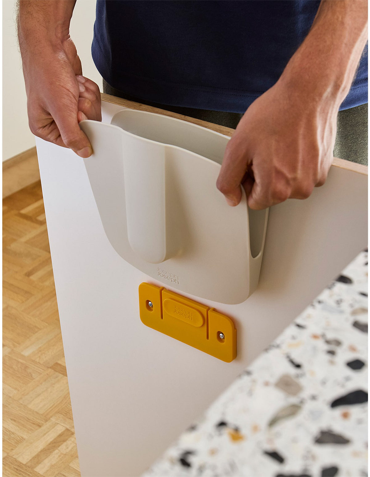 CLEANTECH WALL-MOUNTED DUSTPAN & BRUSH