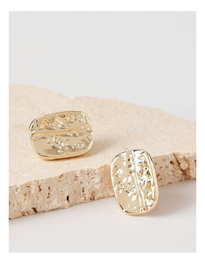 Curved Studs in Gold
