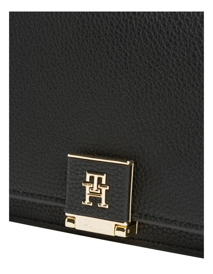Her Chain Crossover Crossbody Bag in Black