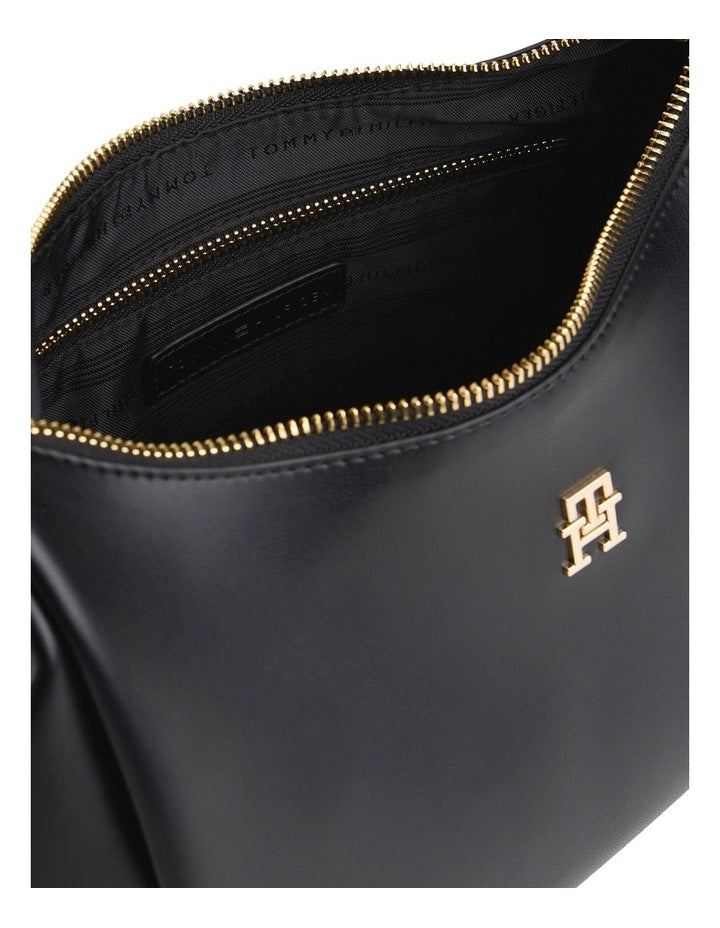 Essential Shoulder Bag in Black