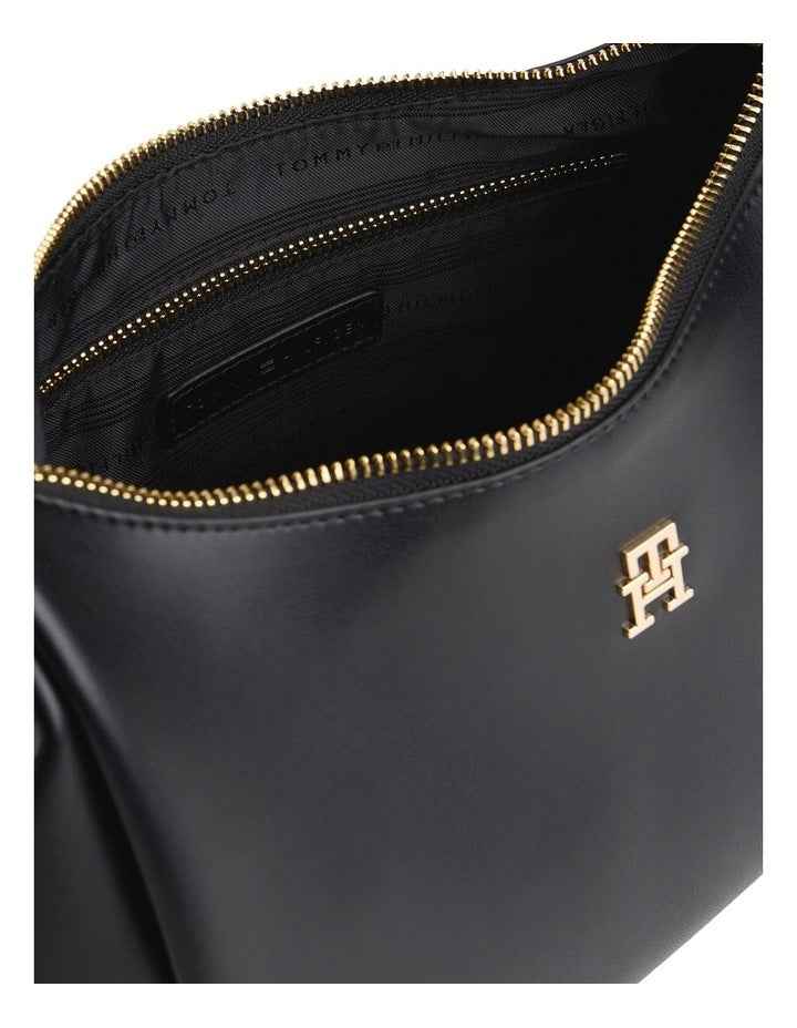 Essential Shoulder Bag in Black