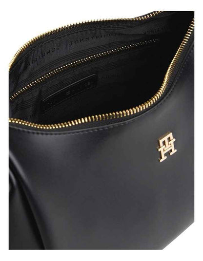 Essential Shoulder Bag in Black