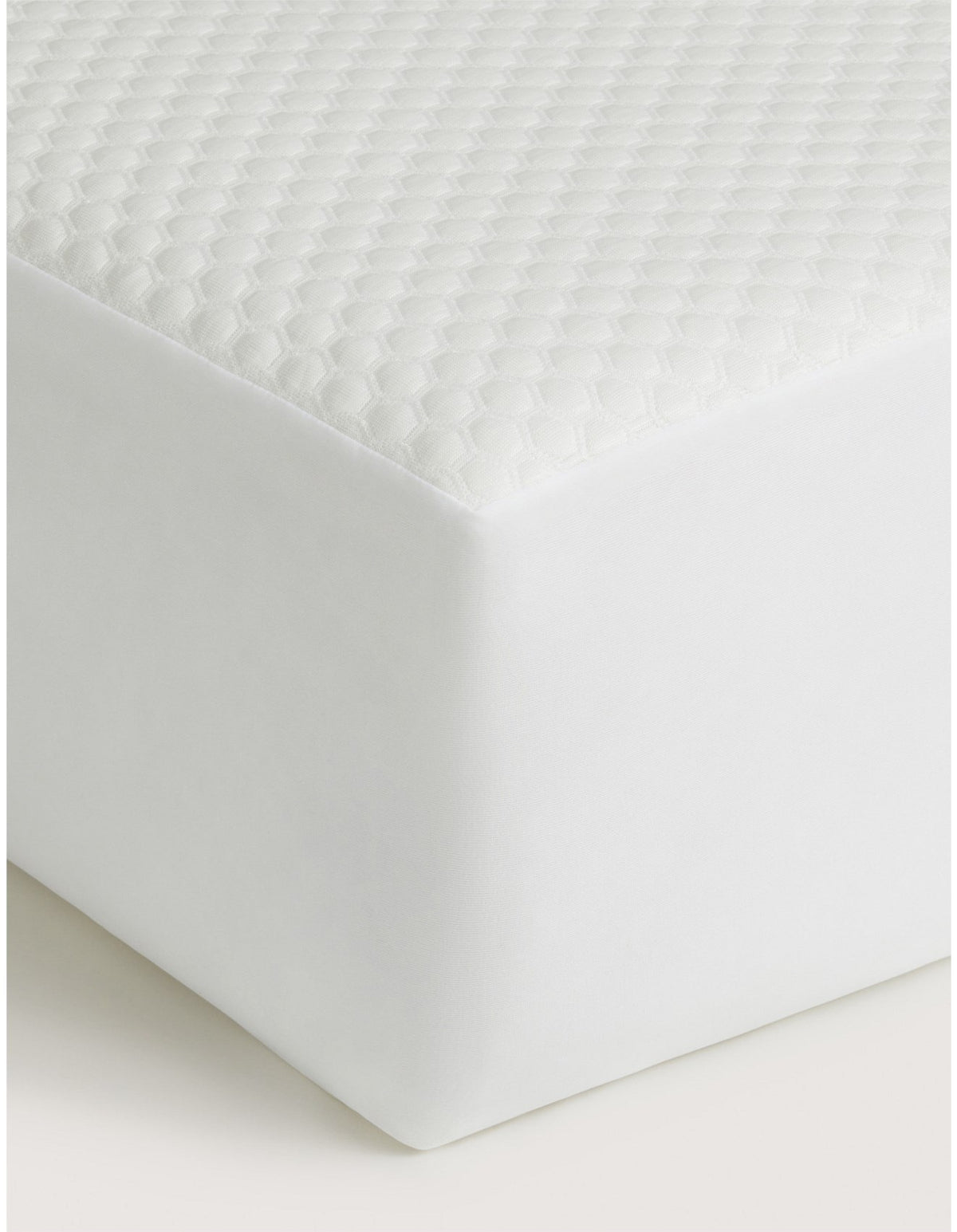 COOL TOUCH SUPER KING MATTRESS PROTECTOR IN PURE WHITE