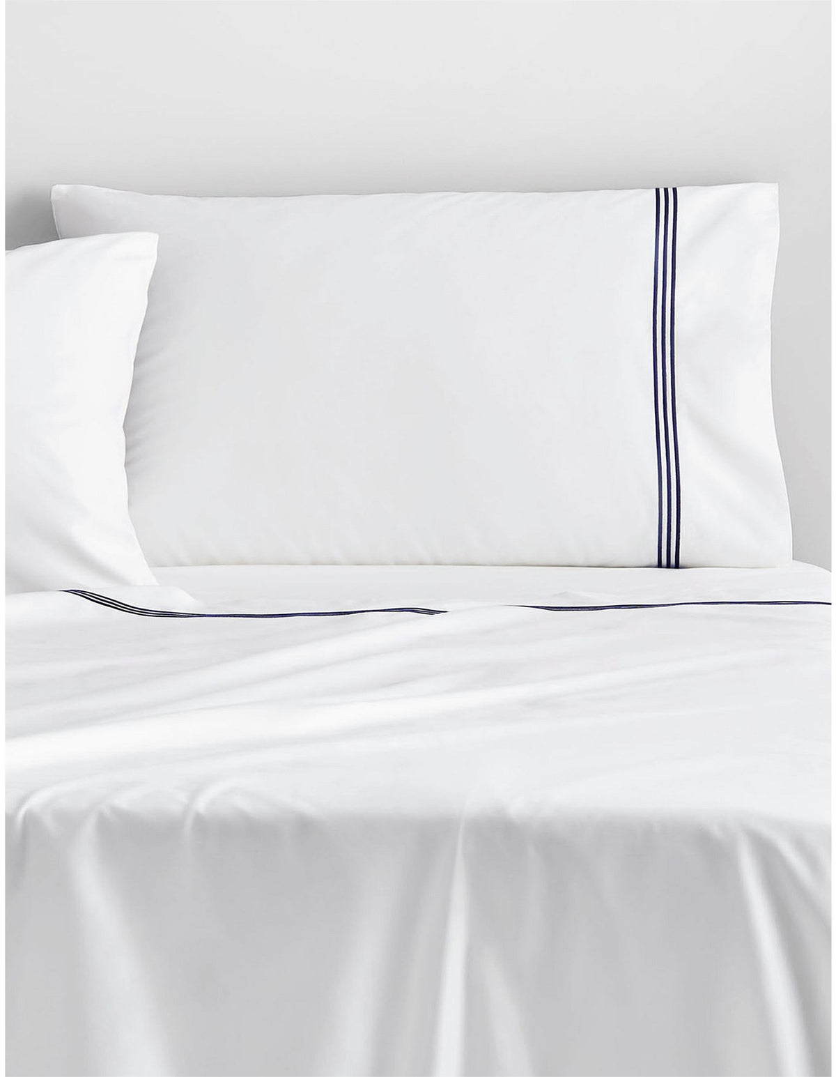 1200TC PALAIS KING FLAT SHEET IN SNOW/MIDNIGHT
