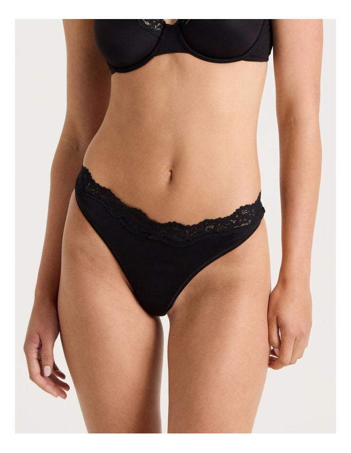Cheeky Lace G-String in Black