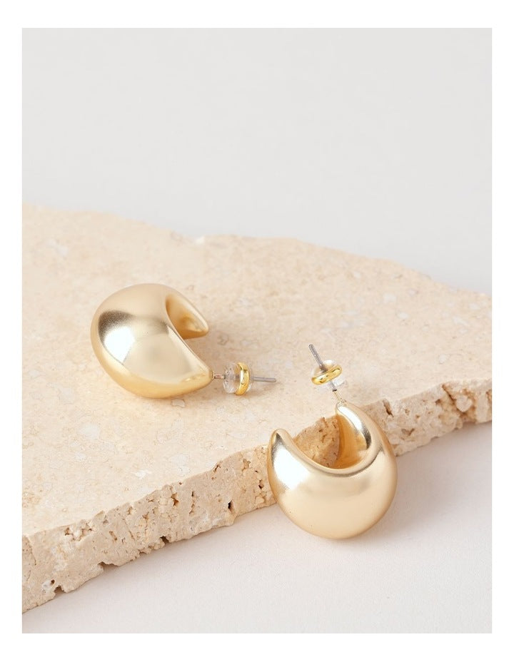 Round Hoops in Gold